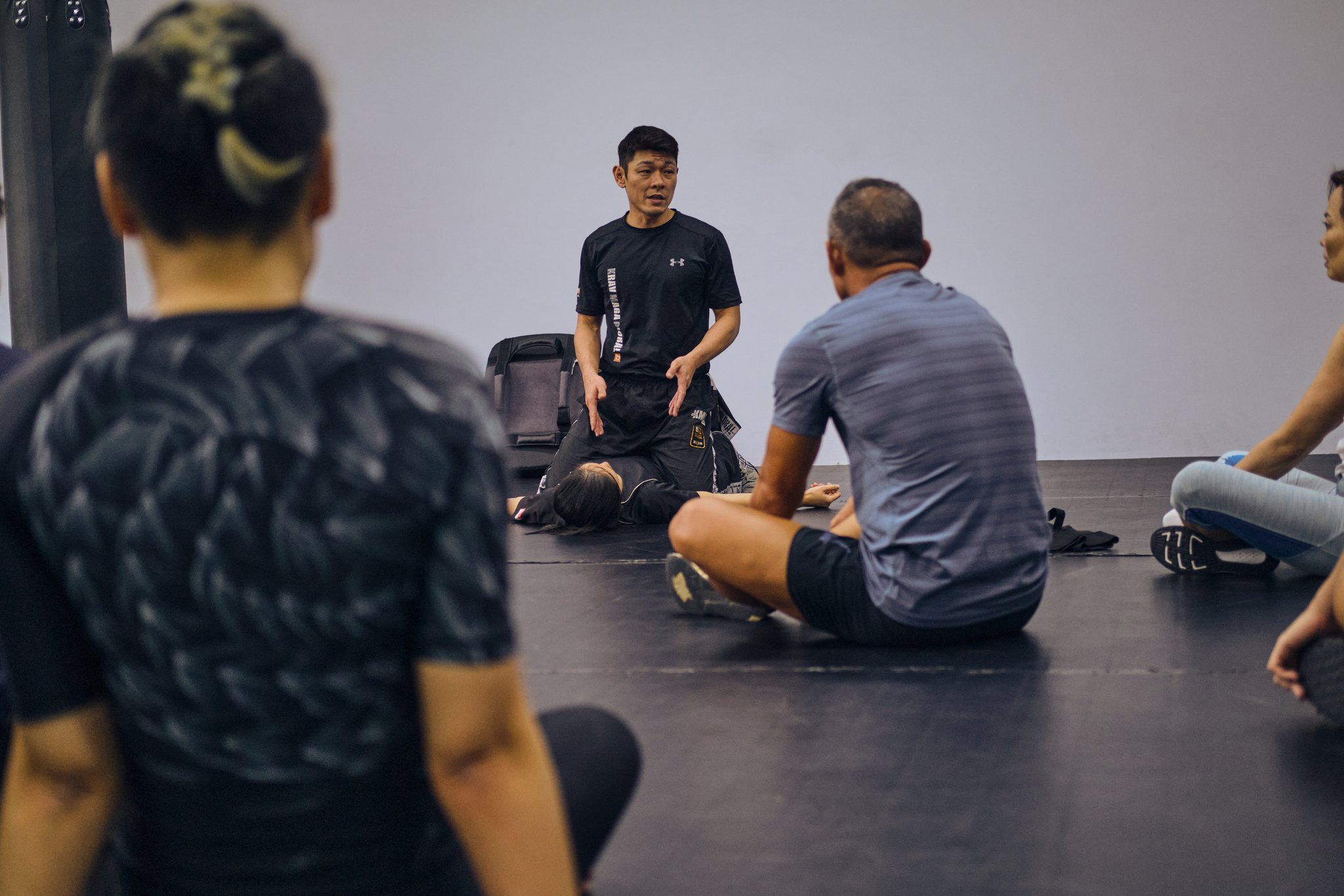 Kravist instructor briefing a seated group